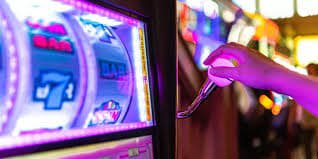 SlotsD ဂိမ်းလော်ဘီ Myanmar Online Slots Live Casino Esports ဂိမ်းများ ကစားနေသောမြင်ကွင်း